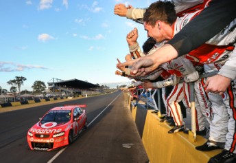 thumb TeamVodafone celebrates Jamie Whincup's Race 19 win at Sydney Motorsport Park today