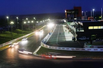 thumb The opening laps of the 2009 Bathurst 12 Hour