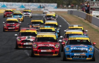 thumb The MINI Challenge field at Queensland Raceway
