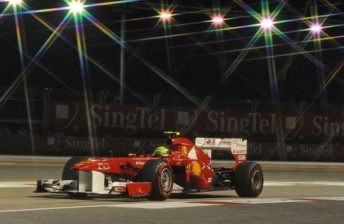 thumb Felipe Massa's Ferrari under the Singapore lights
