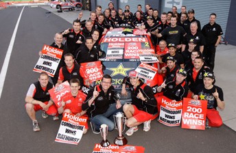 thumb The Holden Racing Team celebrates its Bathurst triumph