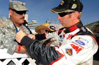 thumb Greg Biffle signing autographs