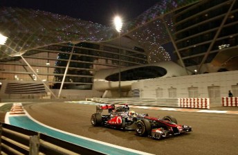 thumb Lewis Hamilton passes the Yas Hotel