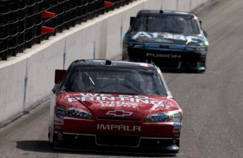 thumb Tony Stewart leads Carl Edwards at Texas