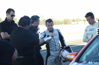 car Klien with Walkinshaw Racing's engineers and James Courtney (right)