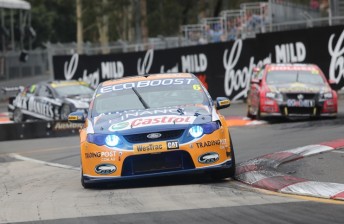 thumb Will Davison has won the final race of the 2012 V8 Supercars Championship