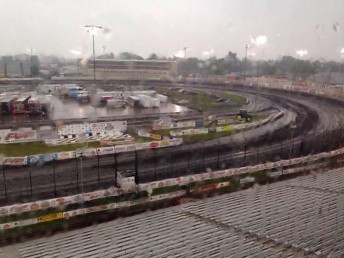 It's a bit damp in Knoxville (PIC: SprintcarZone.com)