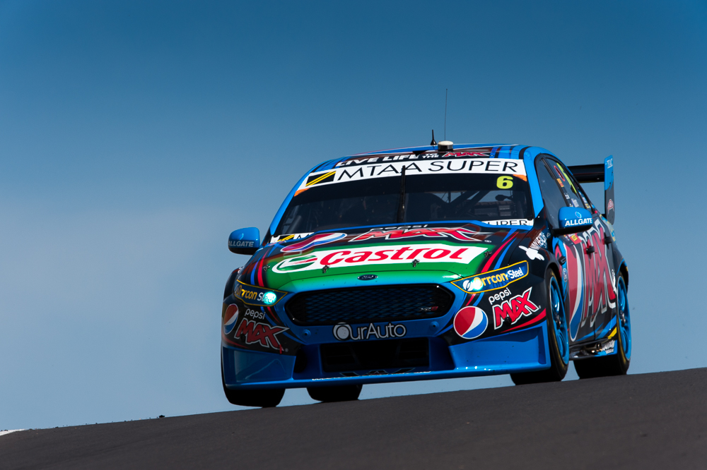 GALLERY V8 Supercars on track at Bathurst