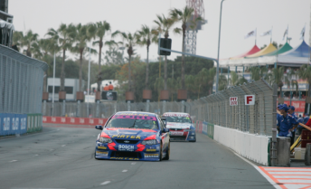 Ambrose leading Kelly during the final GC race in 2004